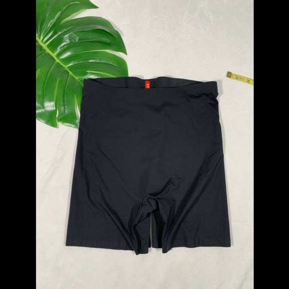 NEW‎ $52 Spanx Thinstincts Girl Shaper Shorts Small - Picture 4 of 12